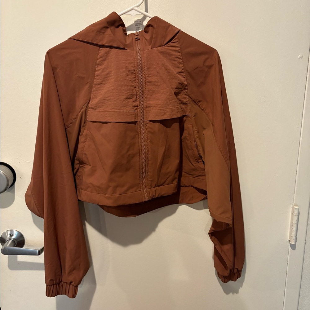 ALO Yoga Chestnut Cropped Playmaker Jacket with Hood